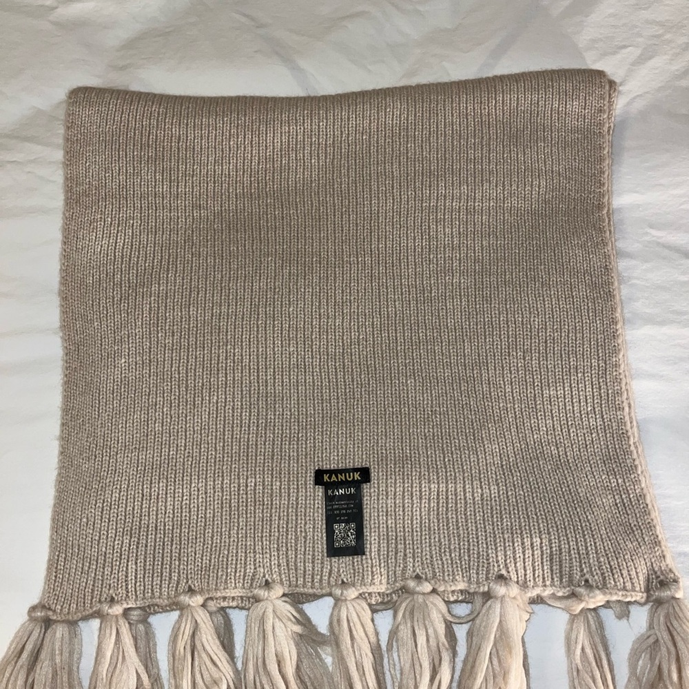 Kanuk Beige Knit Scarf